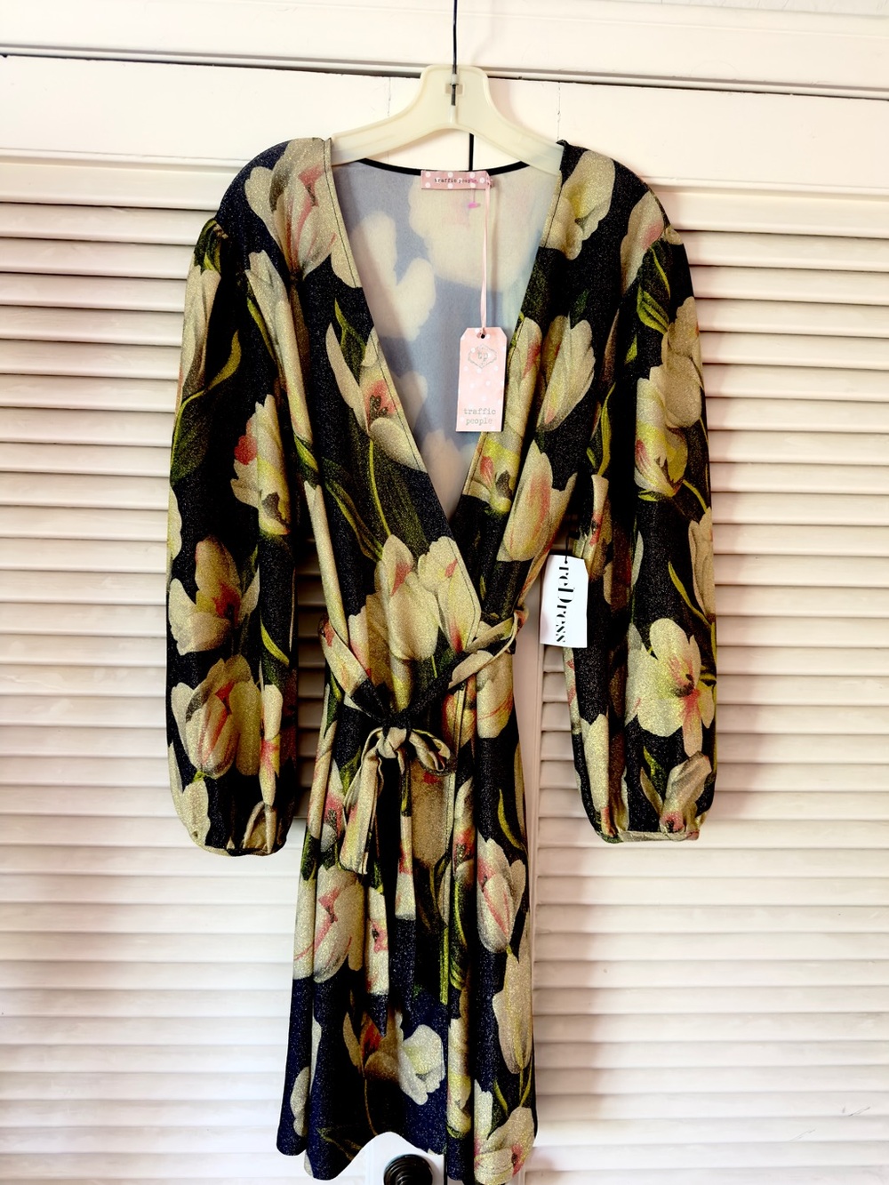 NWT TRAFFIC PEOPLE STUNNING METALLIC TULIP PRINT WRAP DRESS SIZE MED ORIG $110